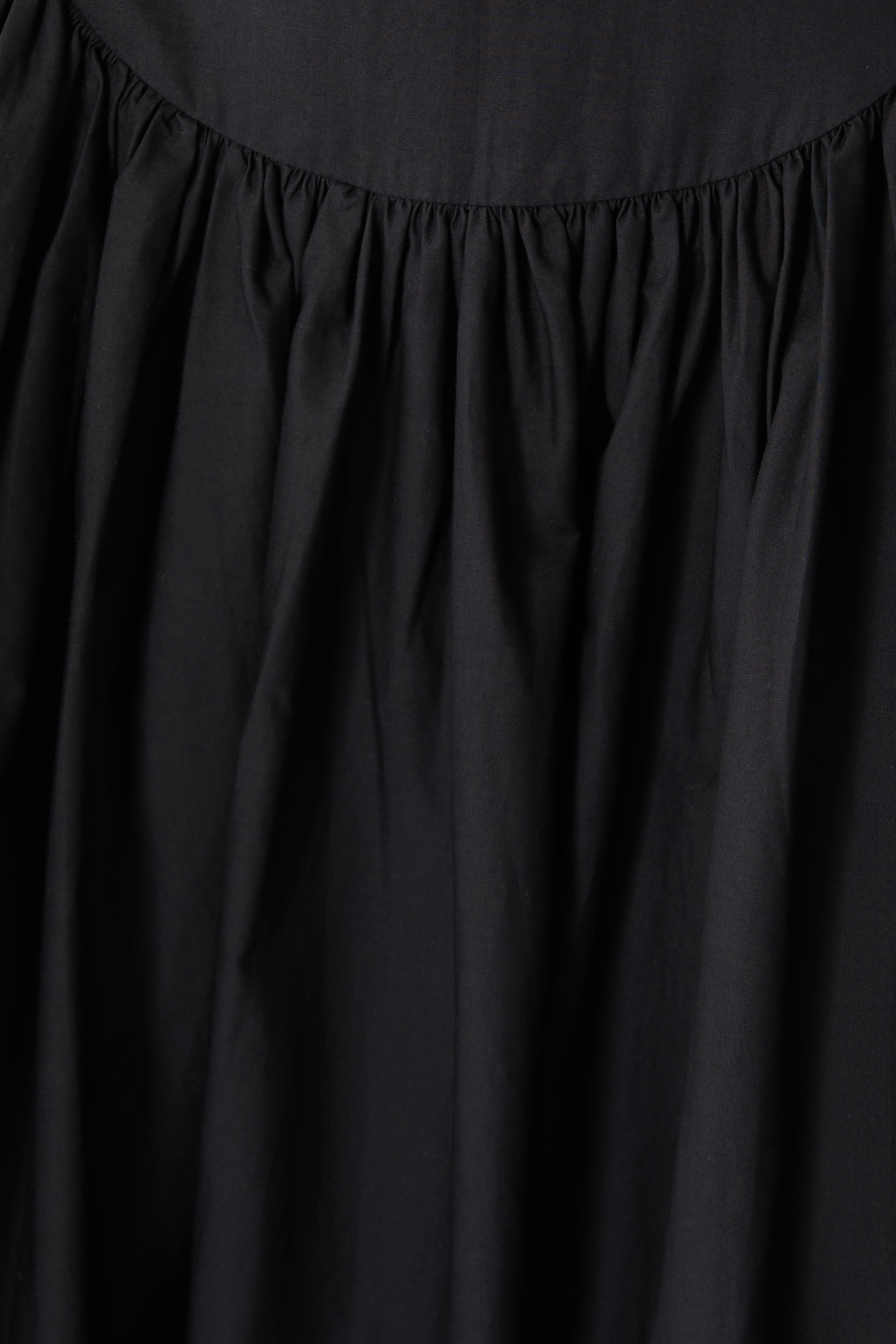 فستان اري متوسط الطول بخصر منخفض وحافة غير متماثلة