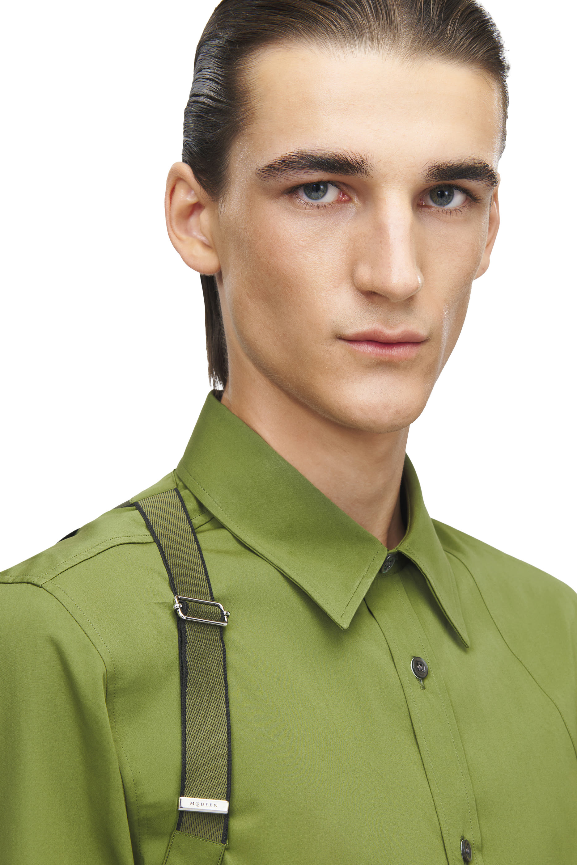 قميص بشريط محفور بشعار الماركة