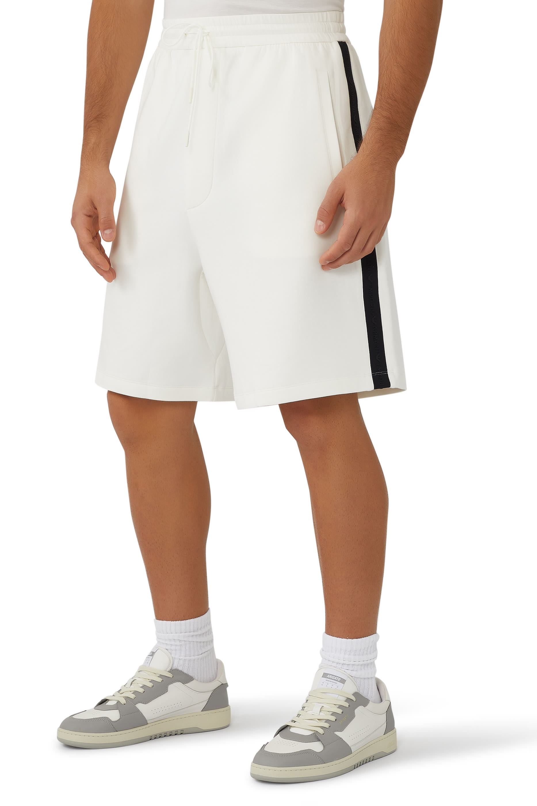 شورت بحزام خصر بشعار الماركة