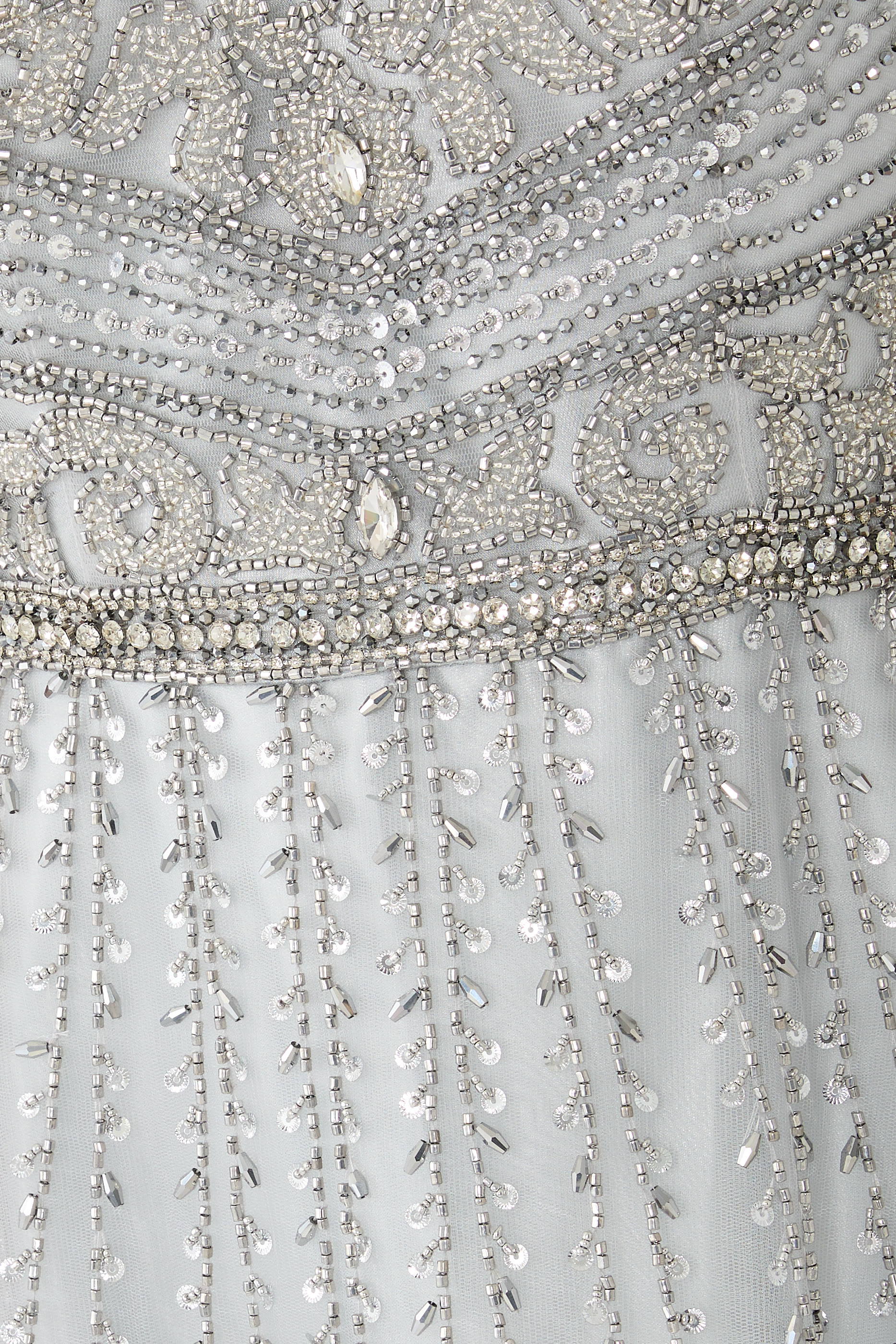 فستان سهرة بأكمام كاب