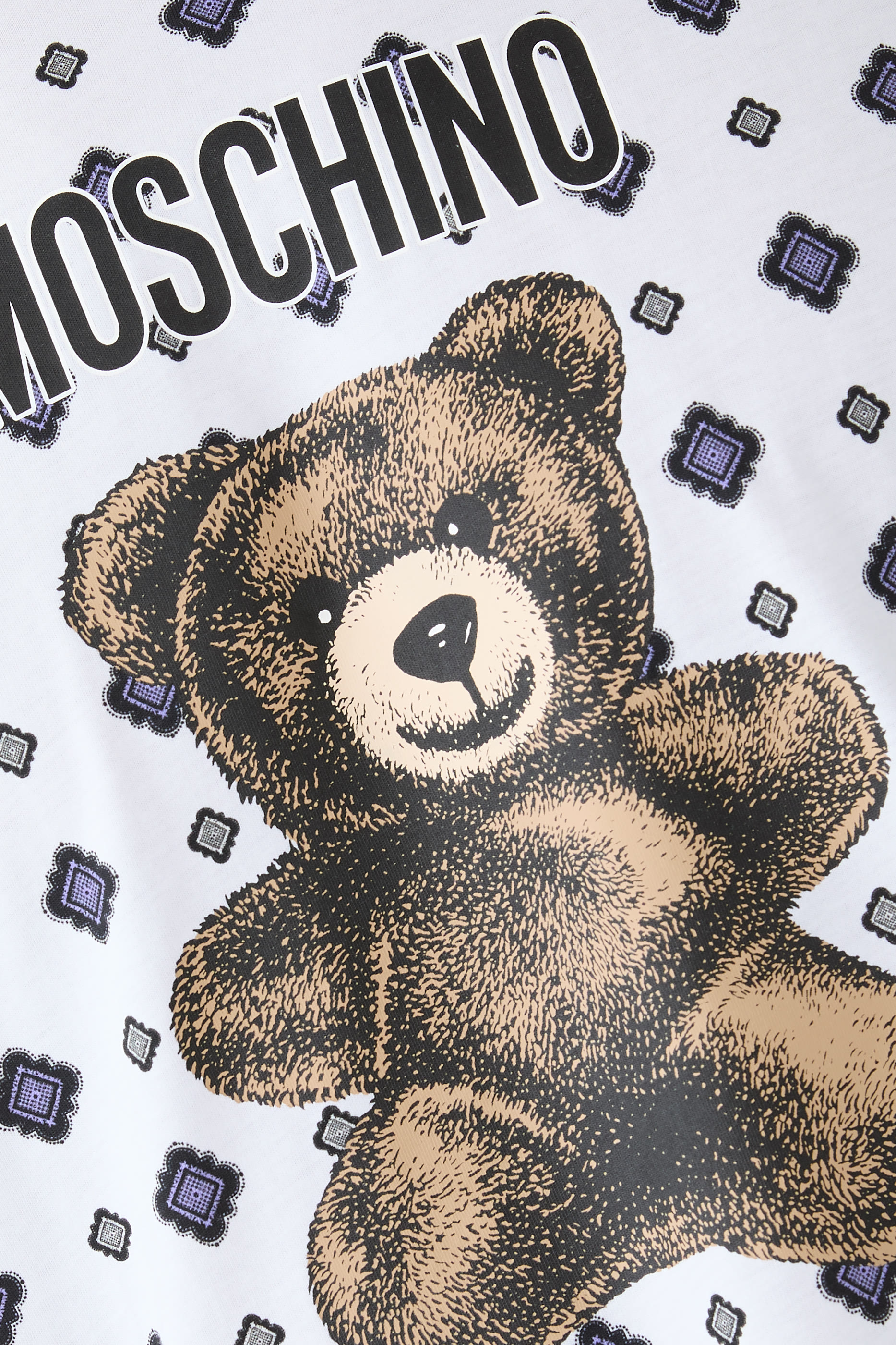 تيشيرت بأكمام قصيرة