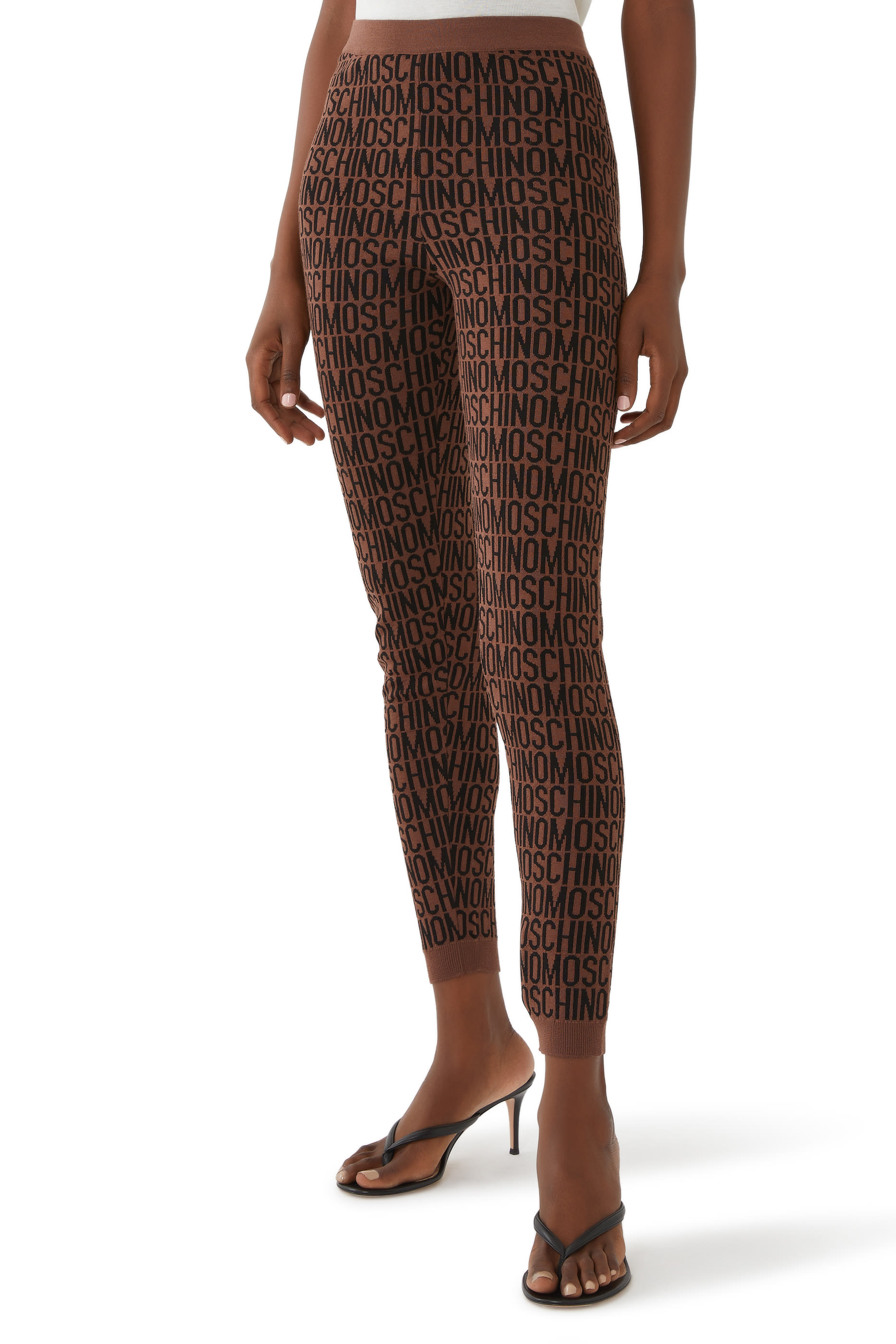 لغينغز مزين كليا بشعار الماركة صوف