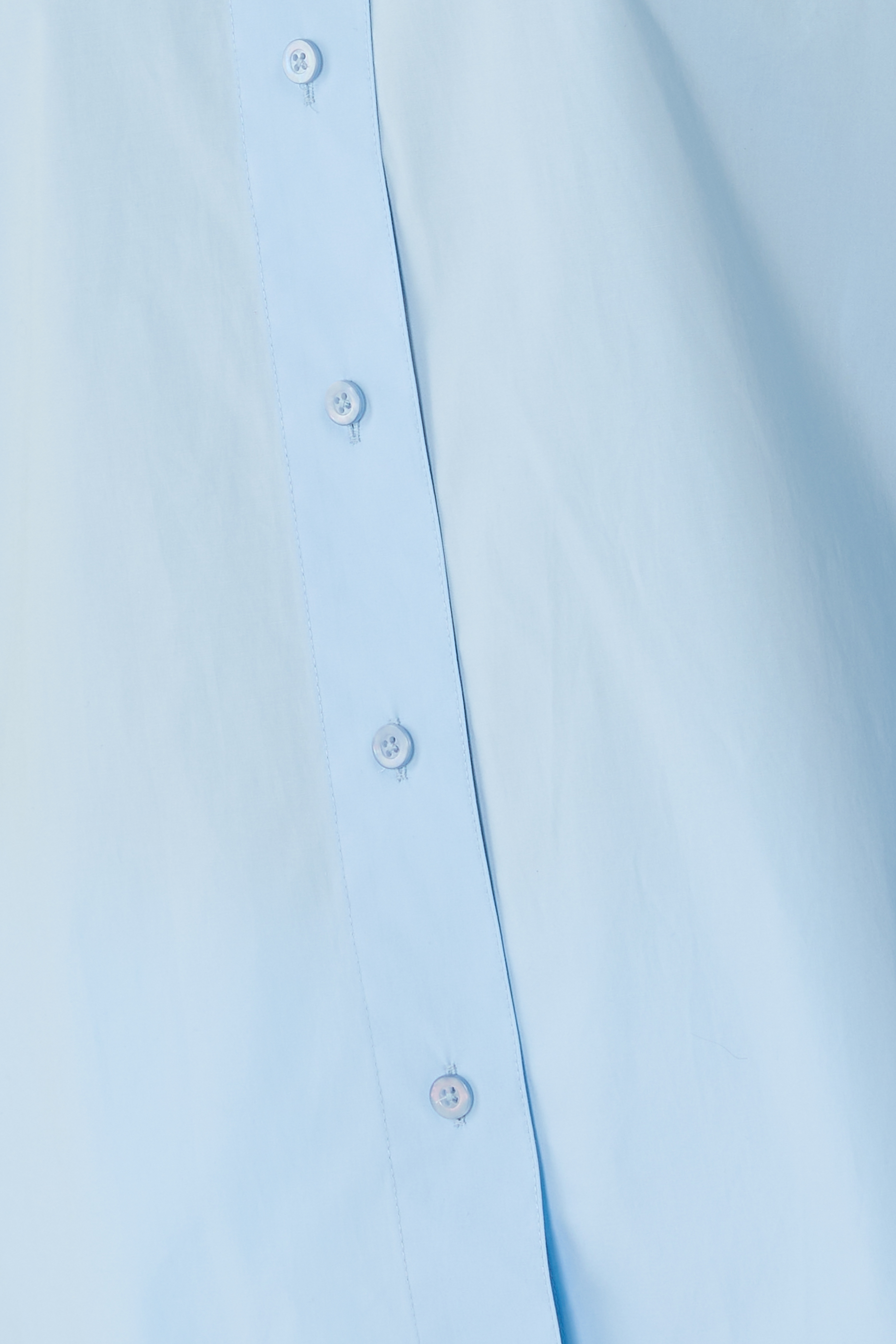 قميص بقصة فضفاضة وأزرار للإغلاق