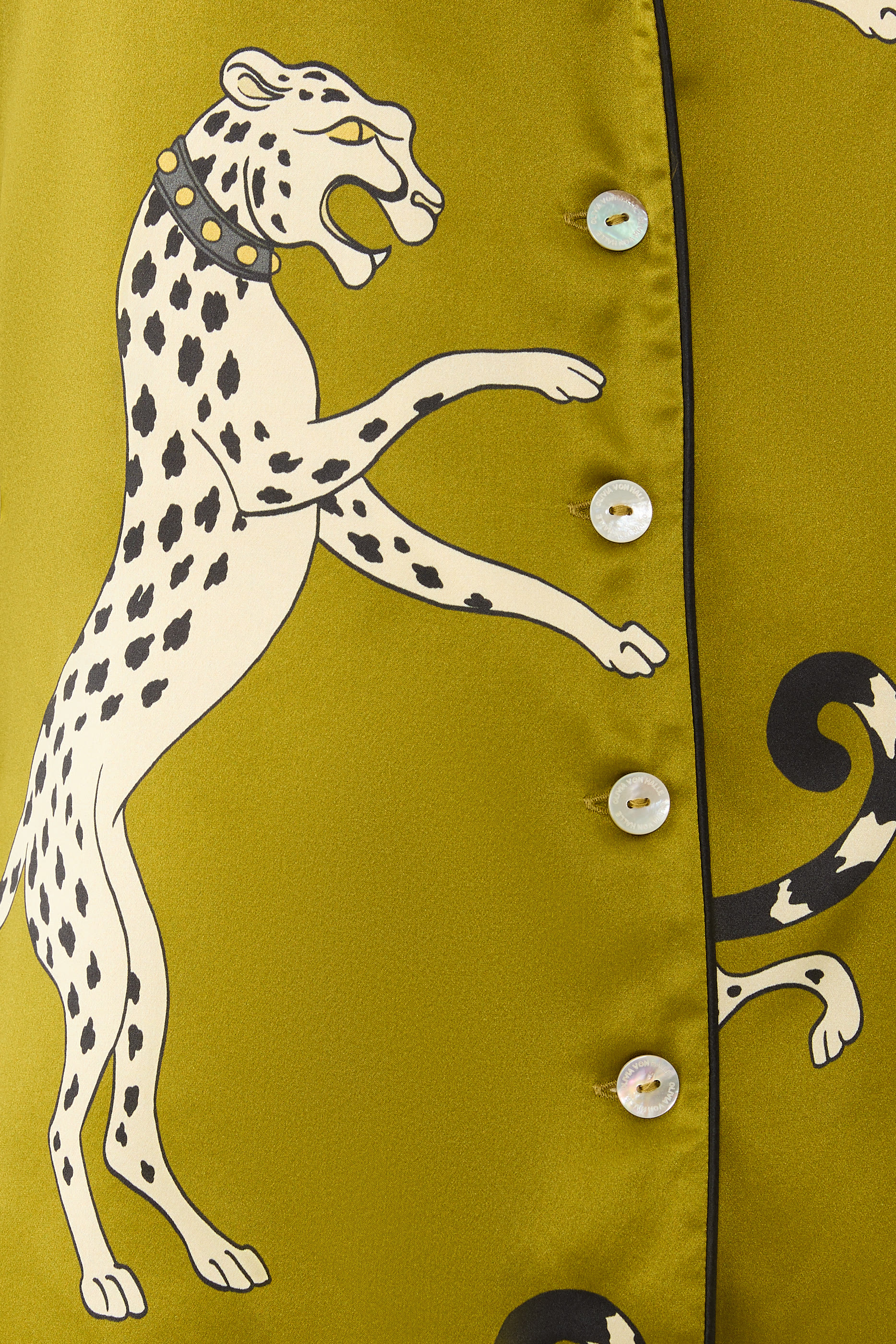 طقم بيجامة ليلا شانسون بنقشات فهد