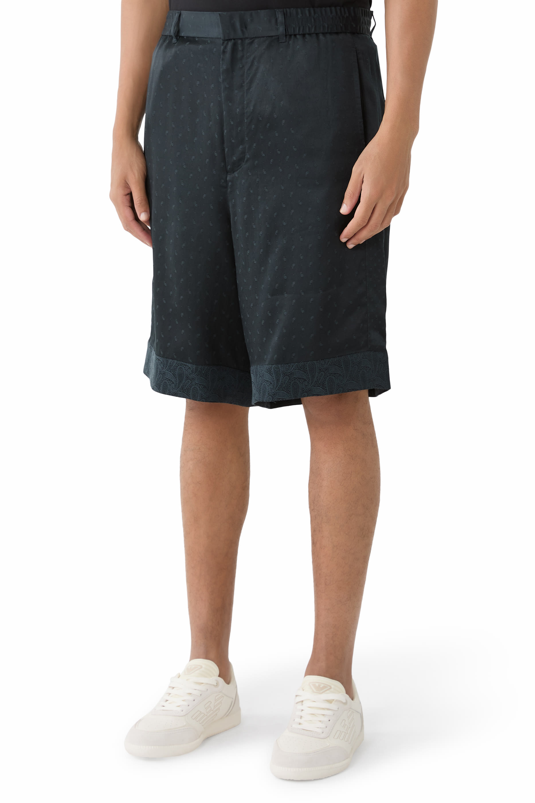 شورت برمودا بنقشة بيزلي