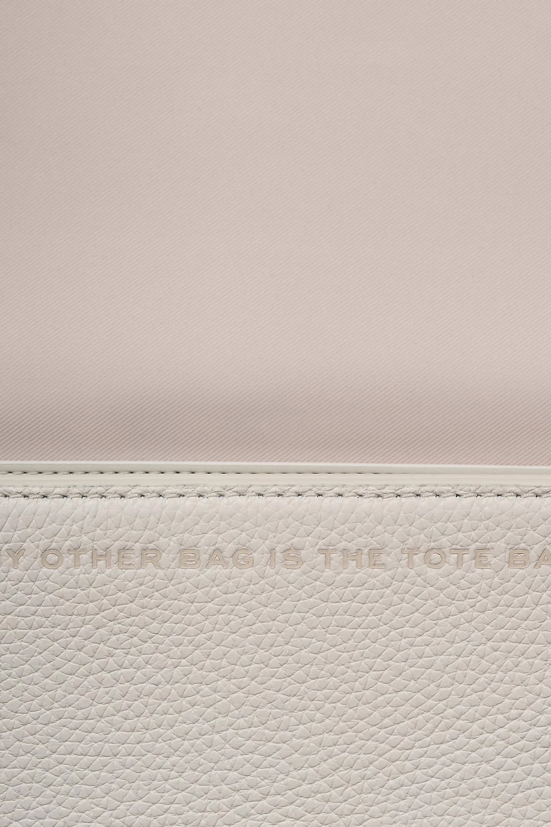 حقيبة صغيرة جلد