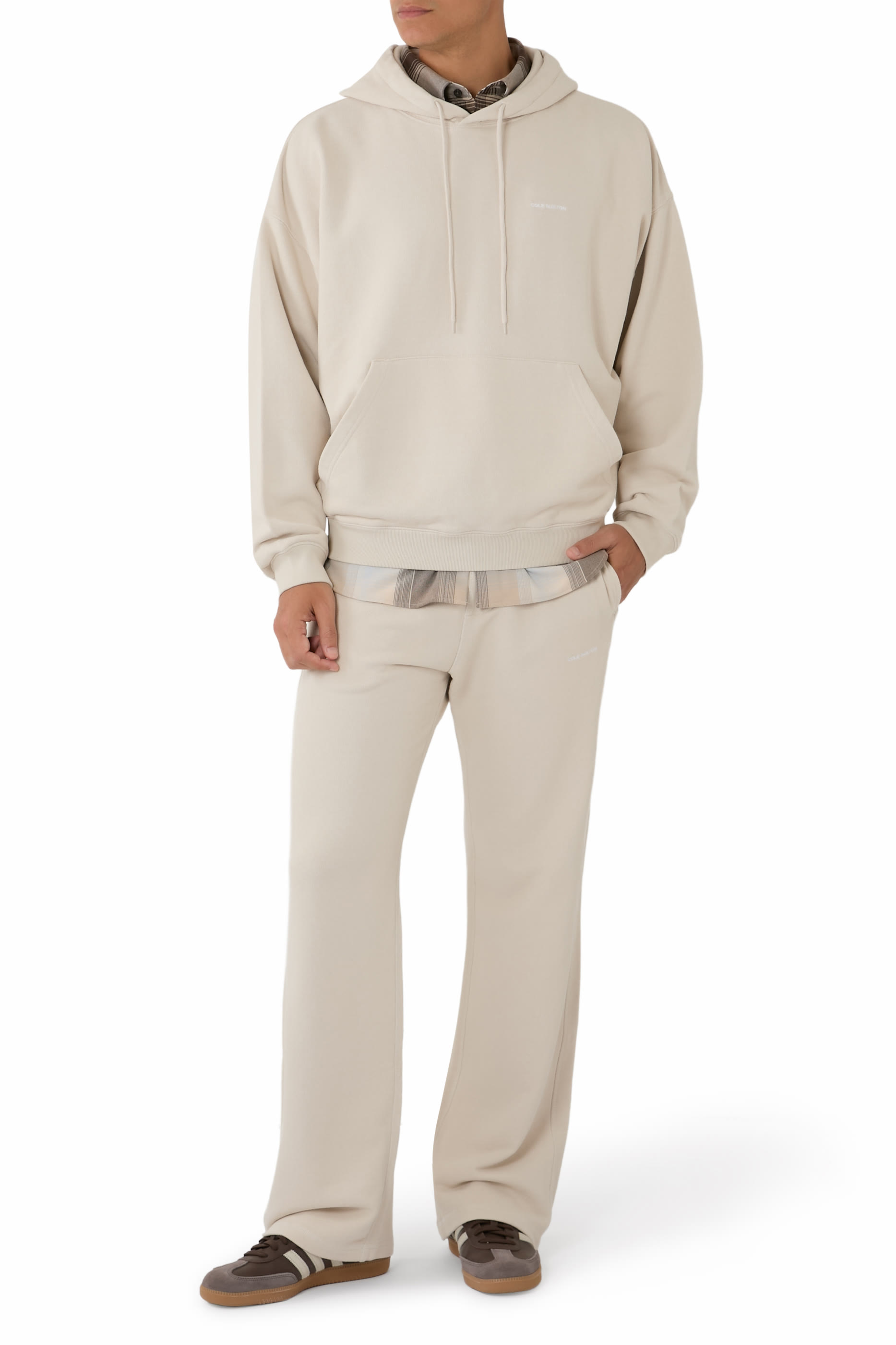 بنطال للبيت مزين بشعار الماركة بحجم صغير