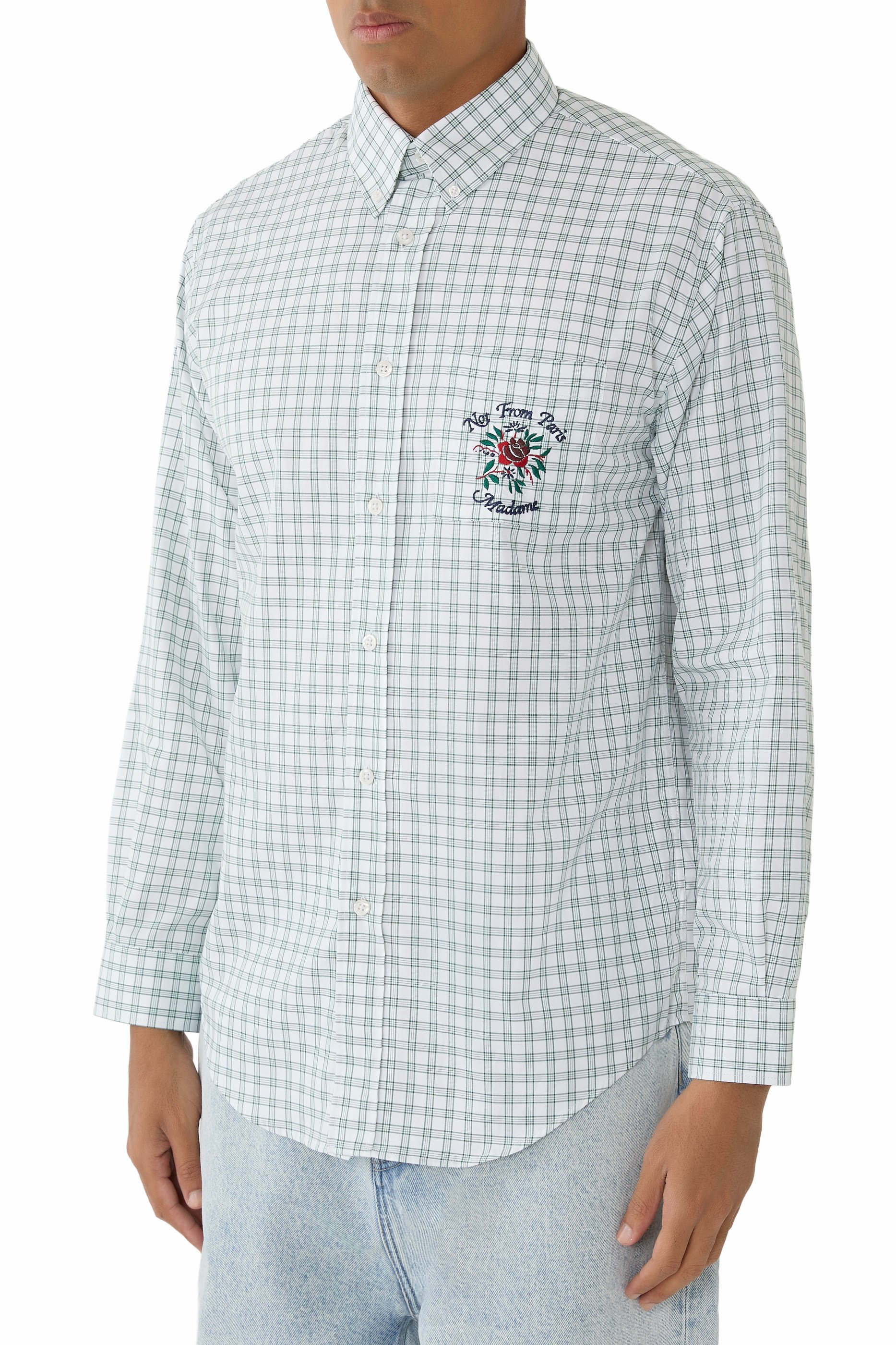 قميص بنقشة مربعات وتطريز شعار الماركة وزهرة