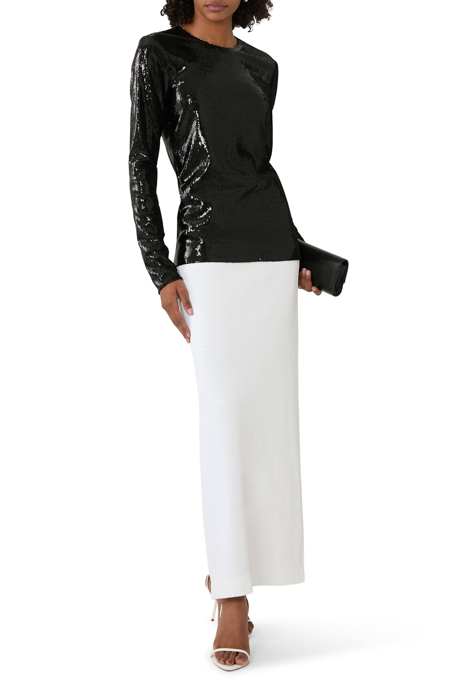 تنورة طويلة مطرزة بترتر