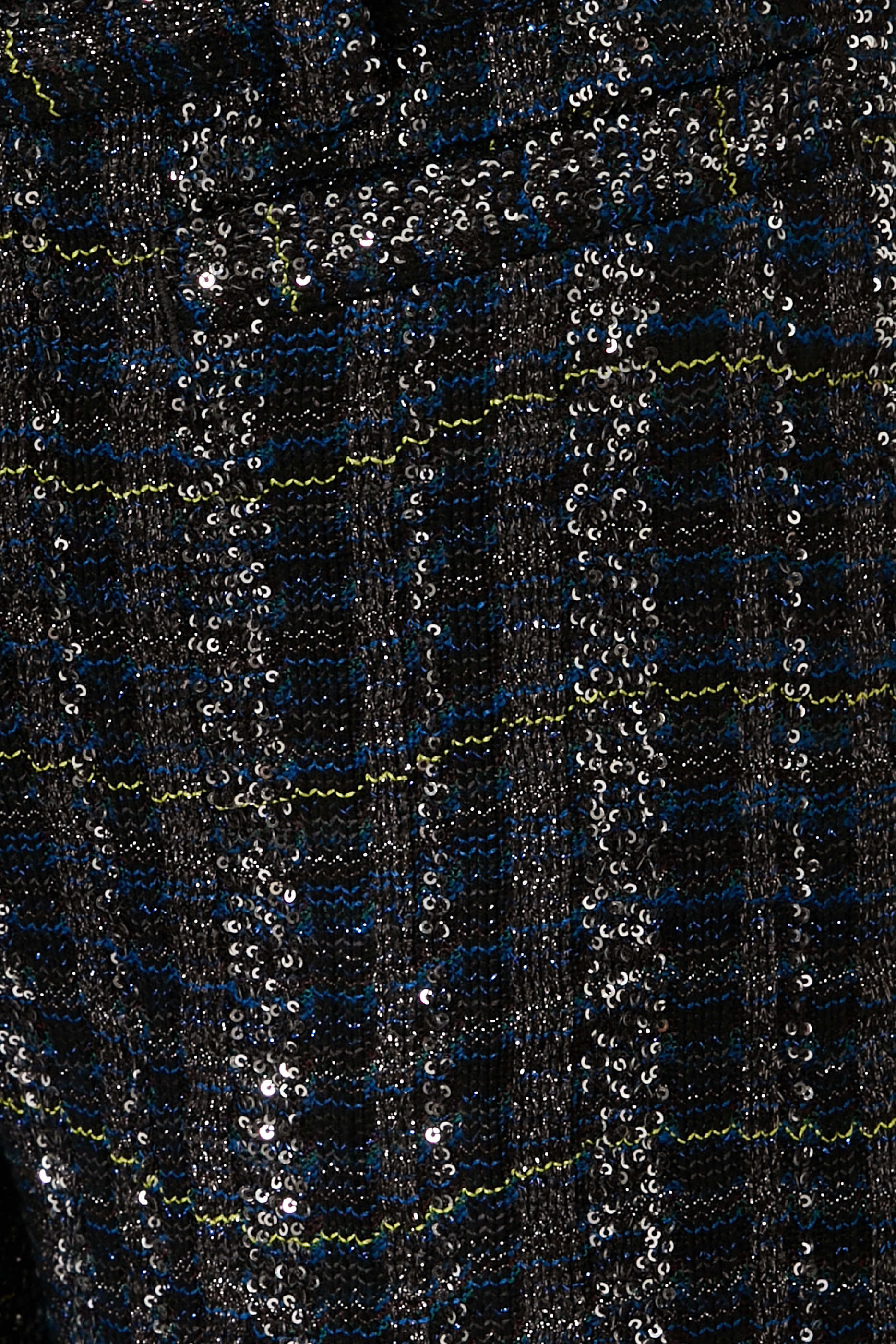 بنطال بنقشة متموجة ومربعات