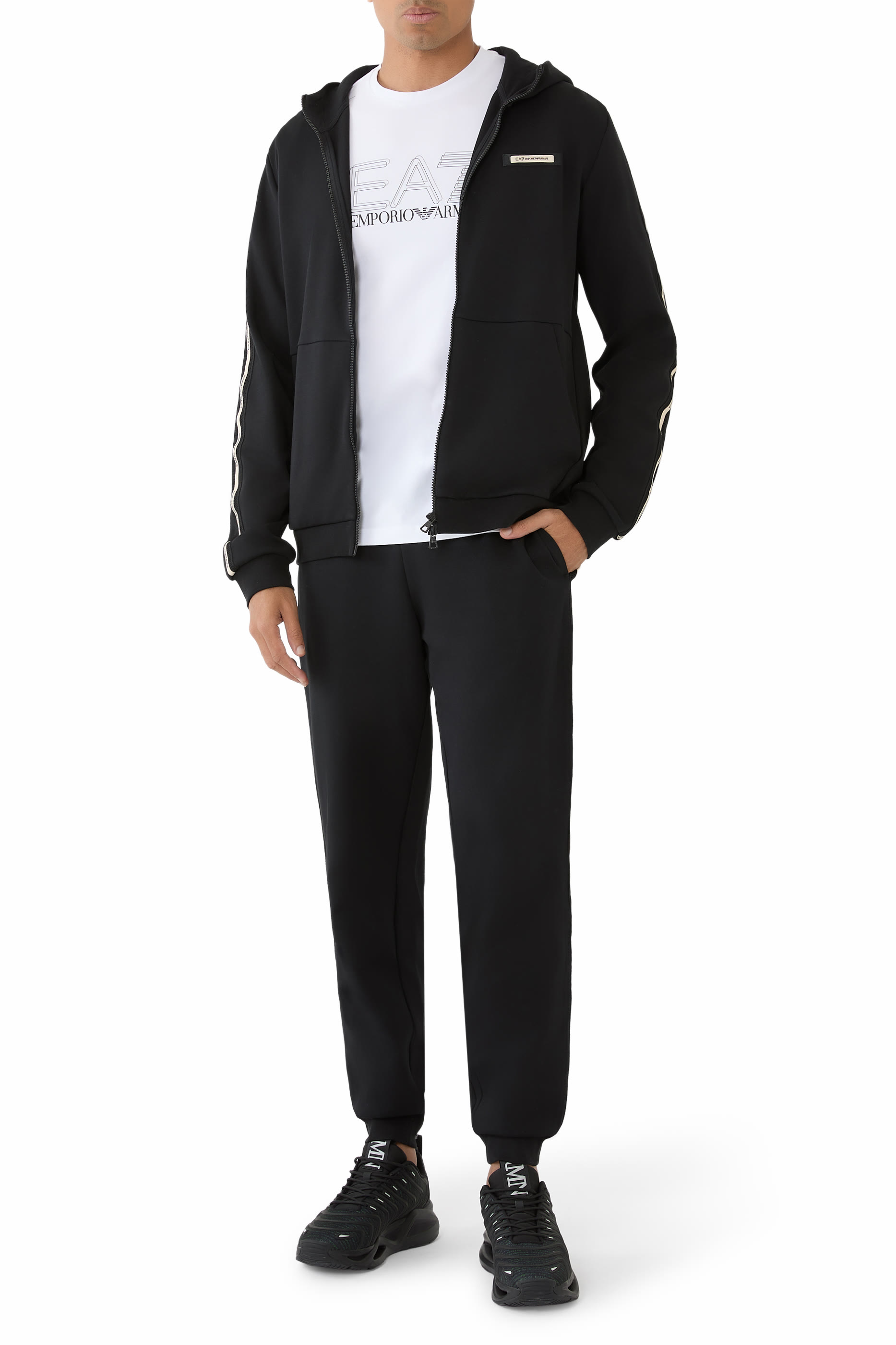 تيشيرت بشعار الماركة