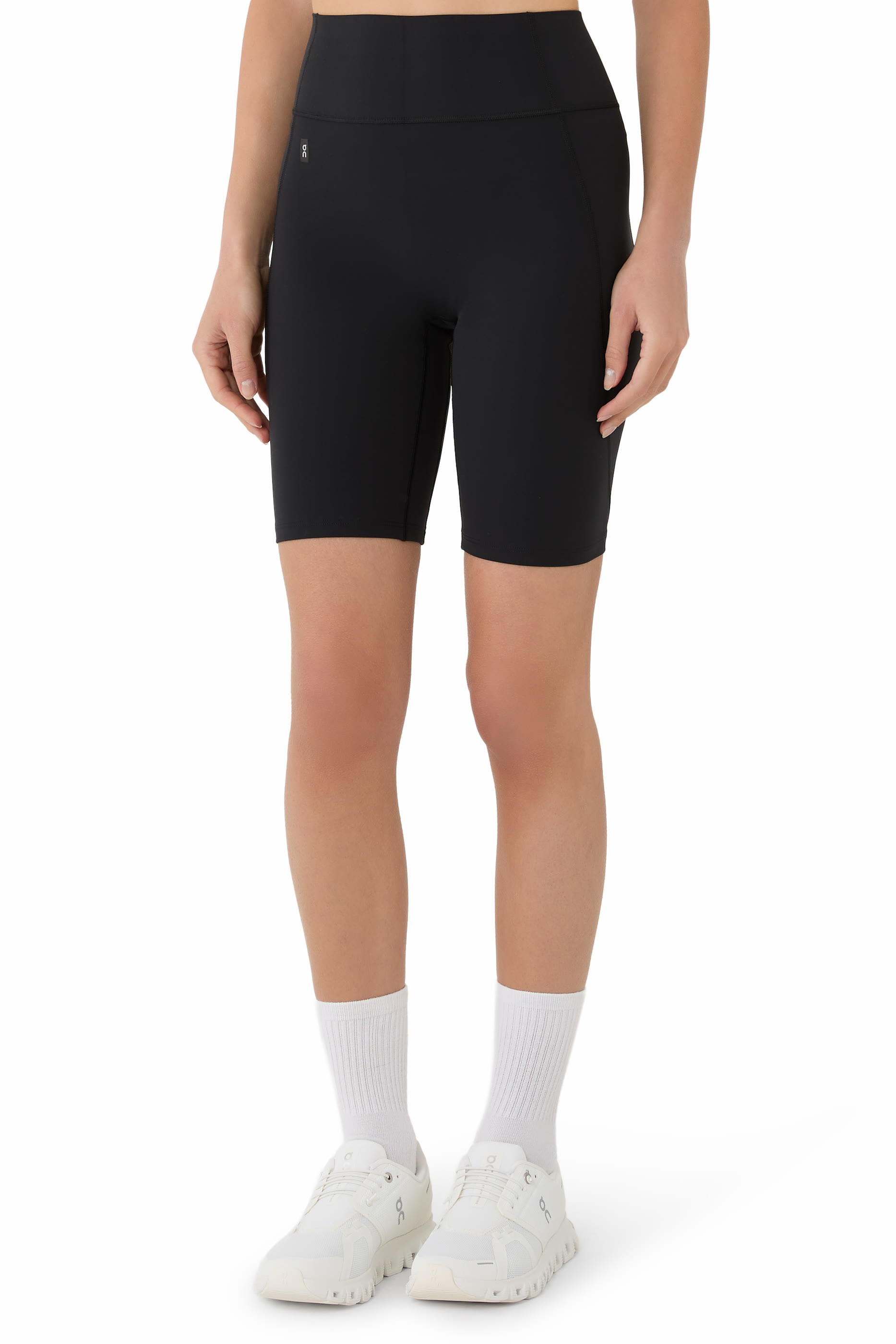 شورت ضيق من ستوديو