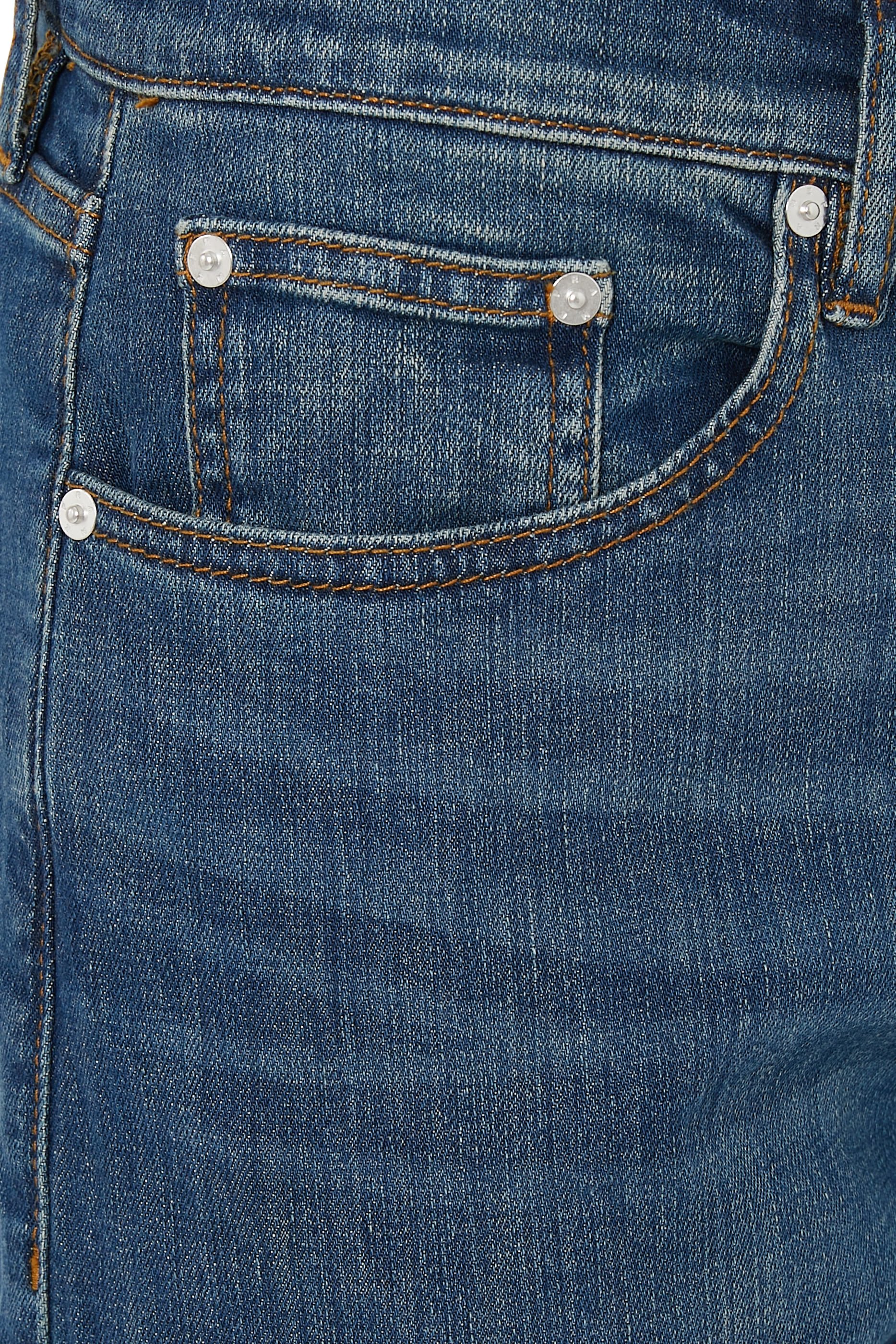 بنطال جينز مودرن بقصة ساق مستقيمة