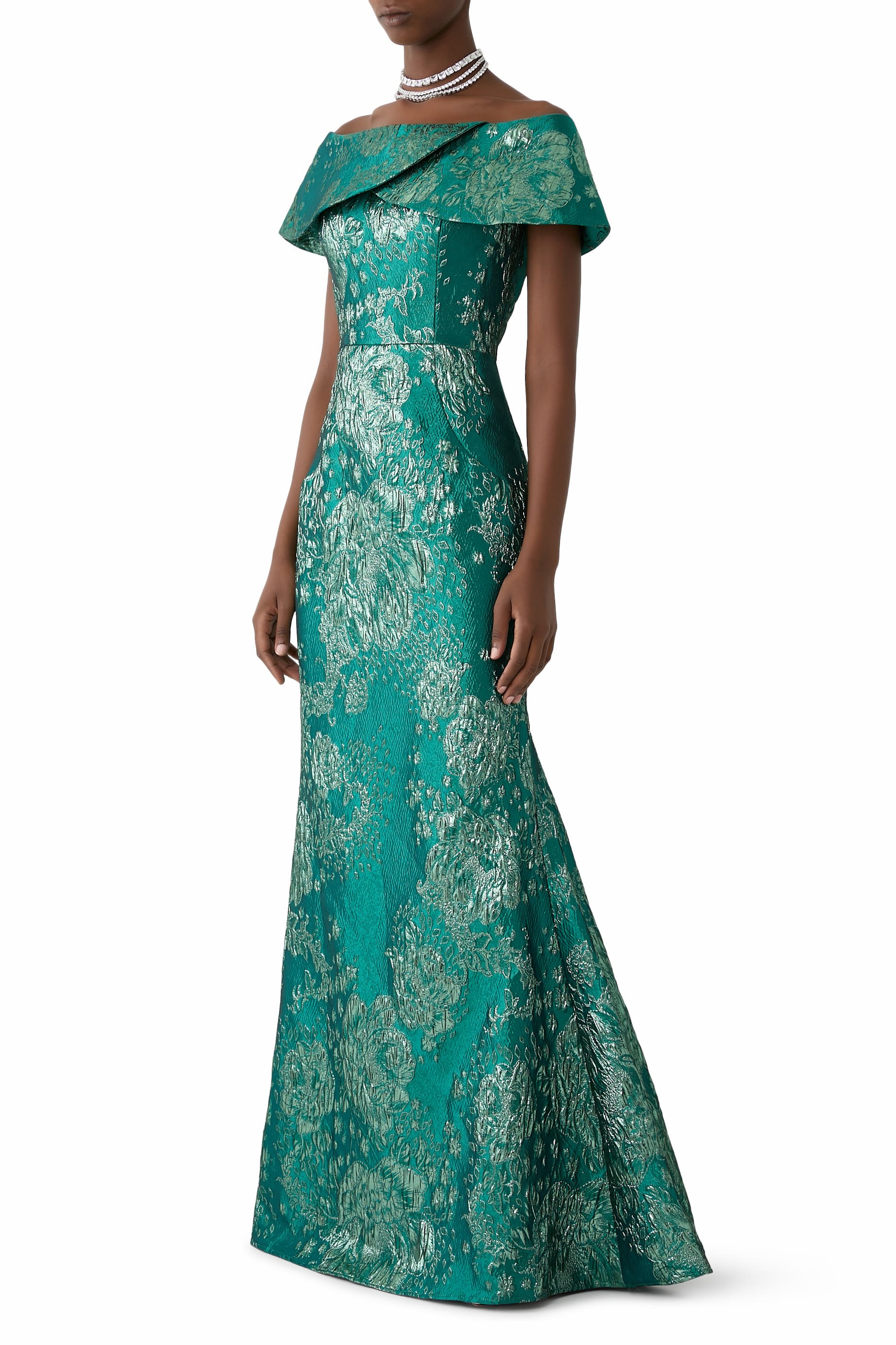 فستان سهرة بأكتاف مكشوفة جاكار