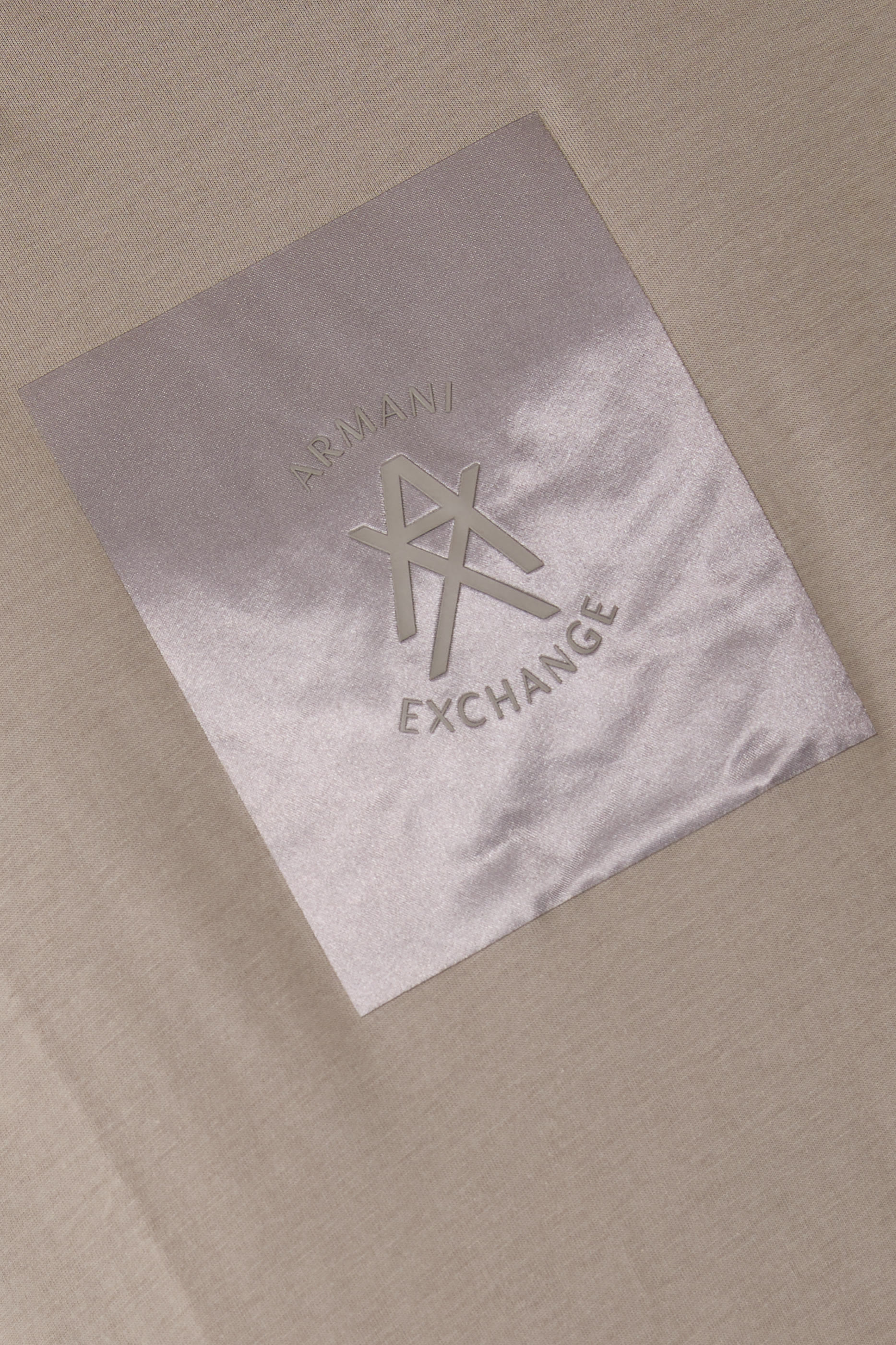 تيشيرت بشعار الماركة