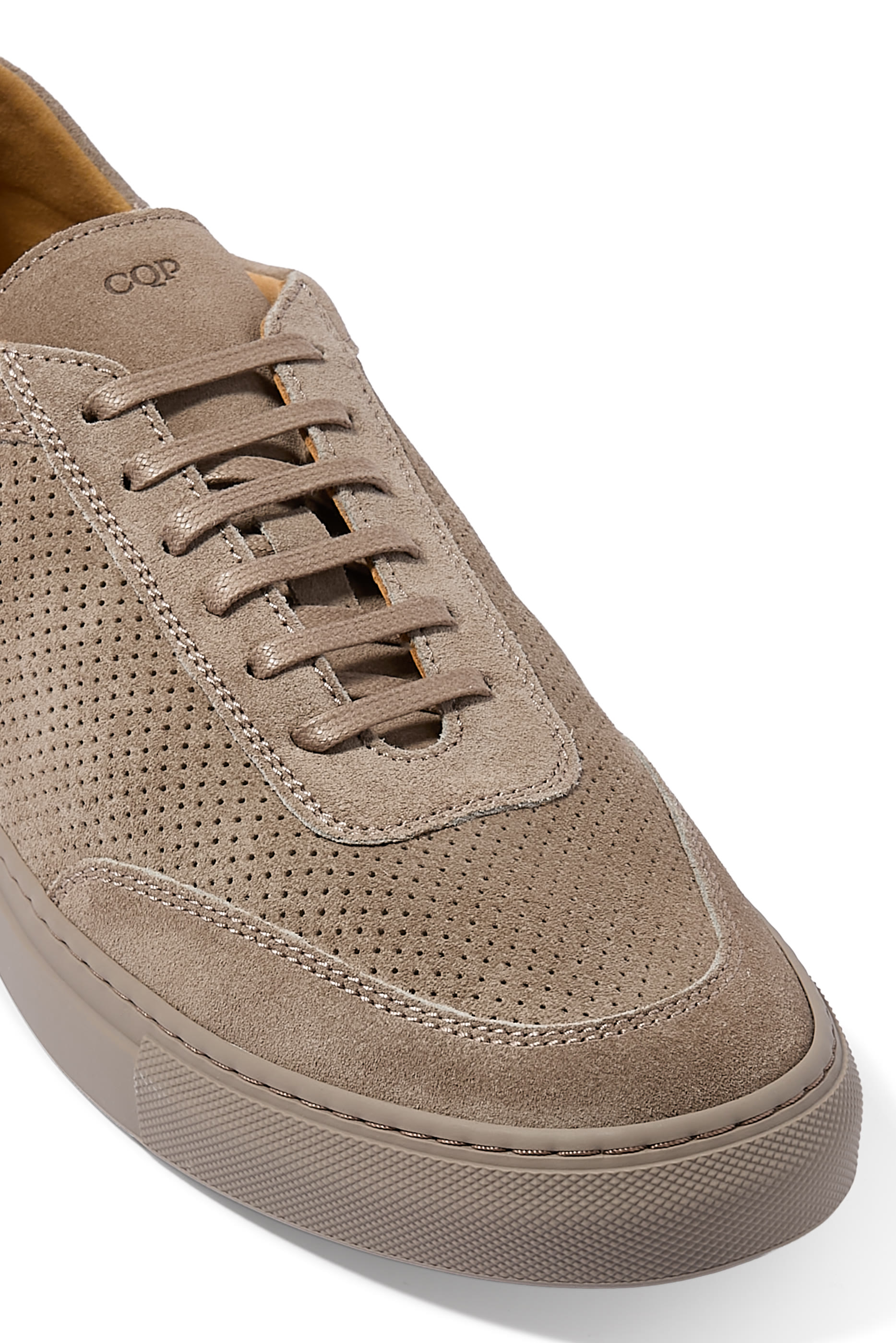 سنيكرز أتريوم