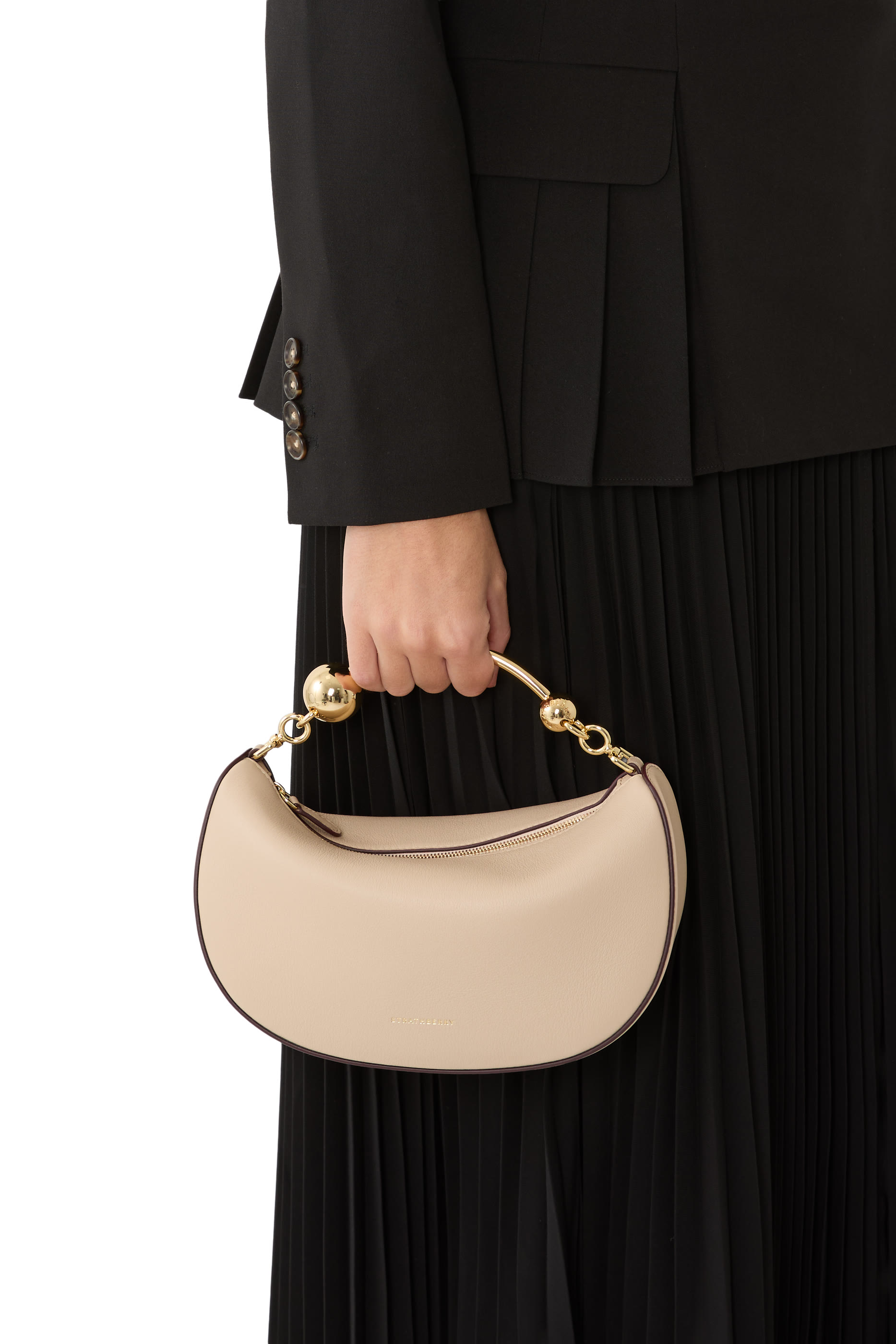 حقيبة بتصميم هلال 