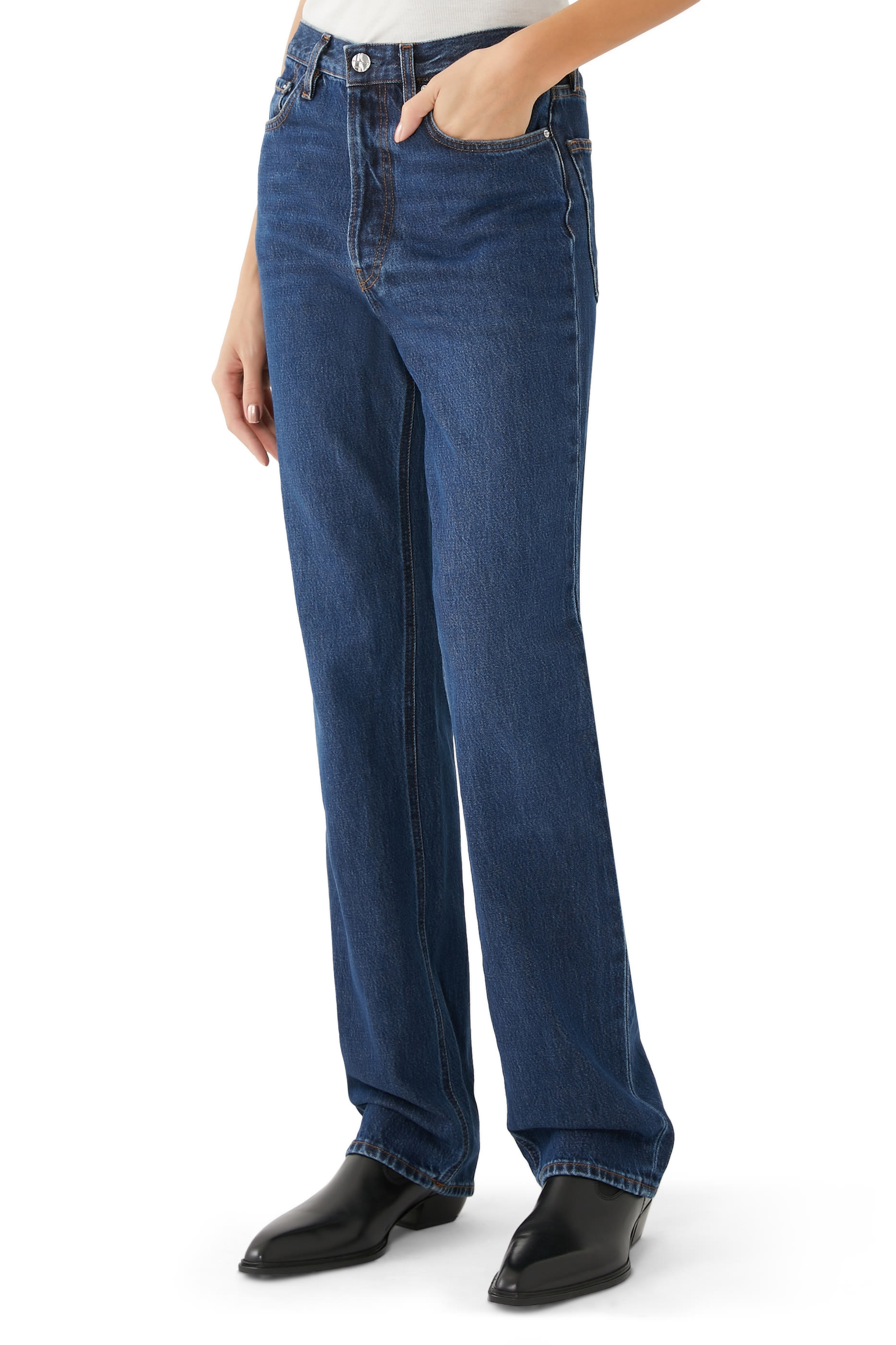 بنطال جينز دنيم بقصة كلاسيكية