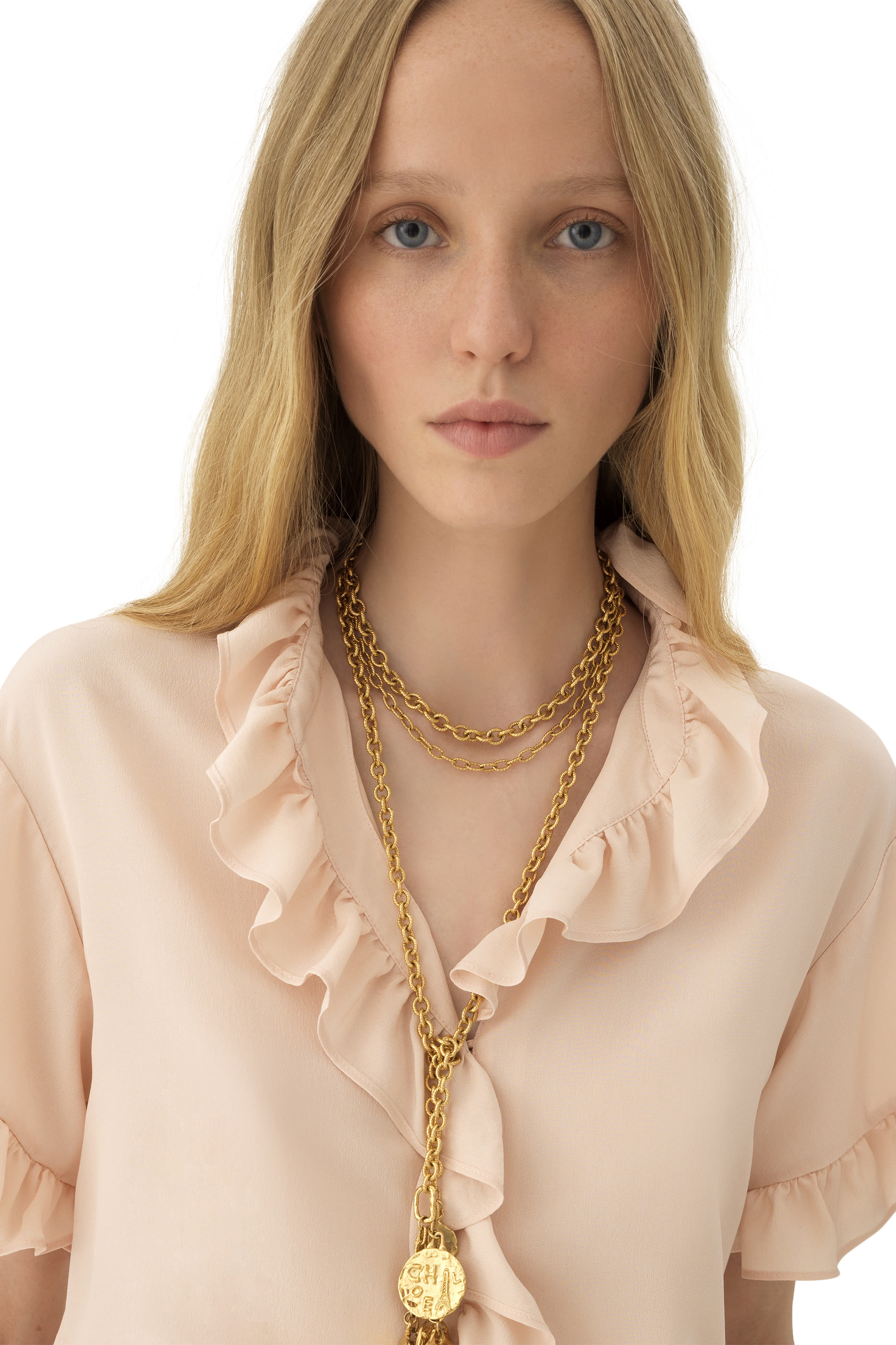 بلوزة بأكمام قصيرة مزينة بكشكش