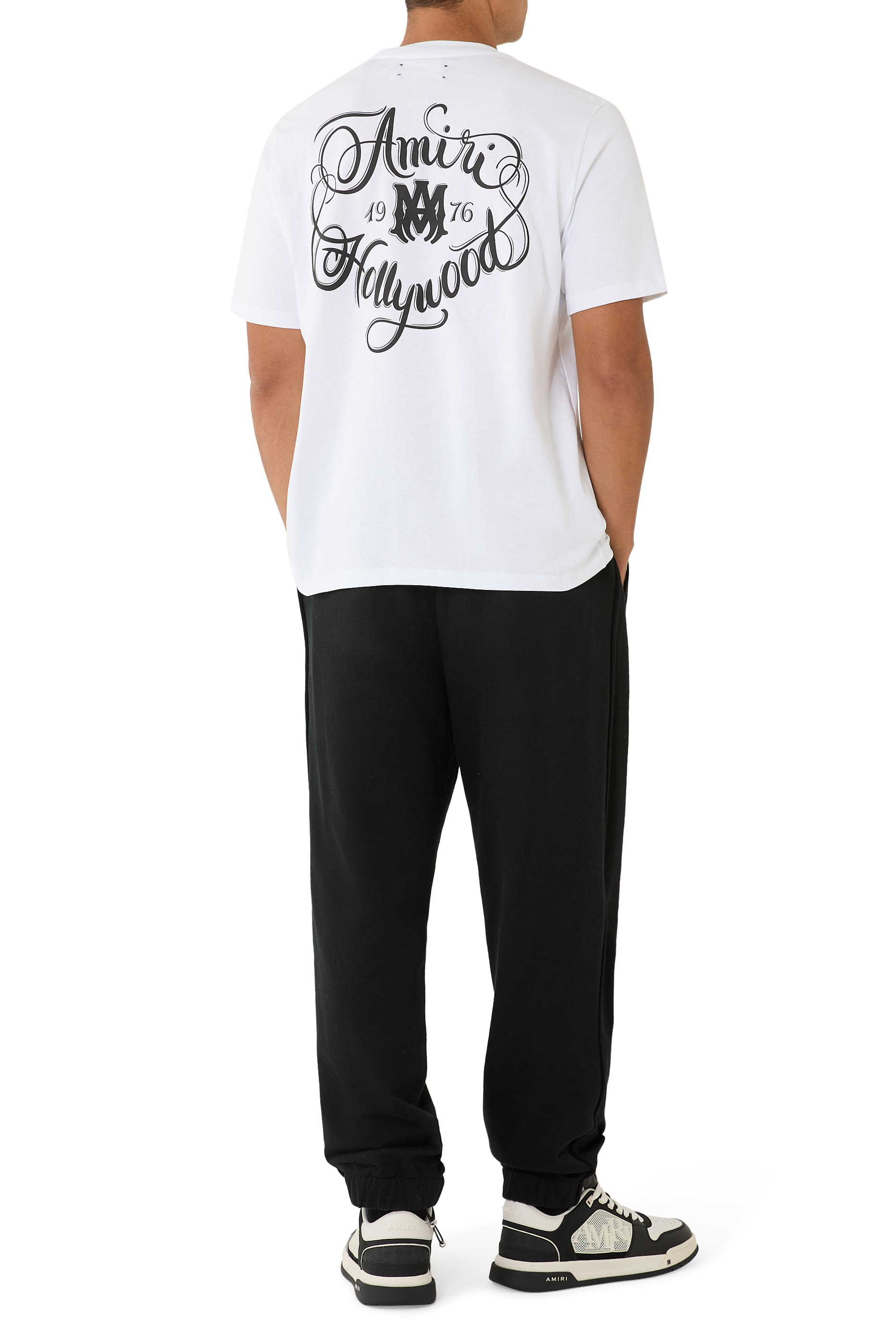 سنيكرز كلاسيكي بكاحل منخفض ونقشة شعار الماركة 