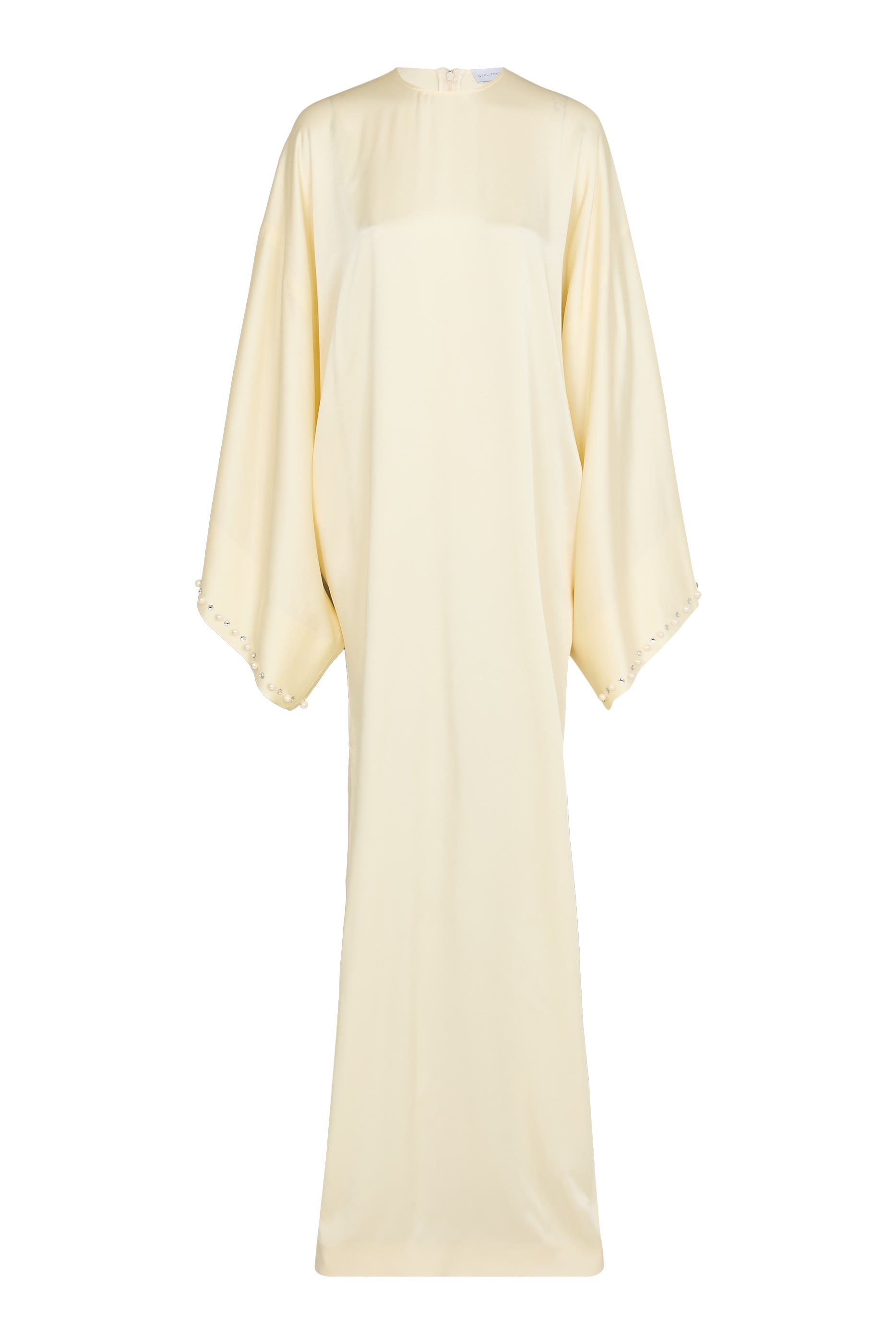 فستان طويل مزين بلؤلؤ