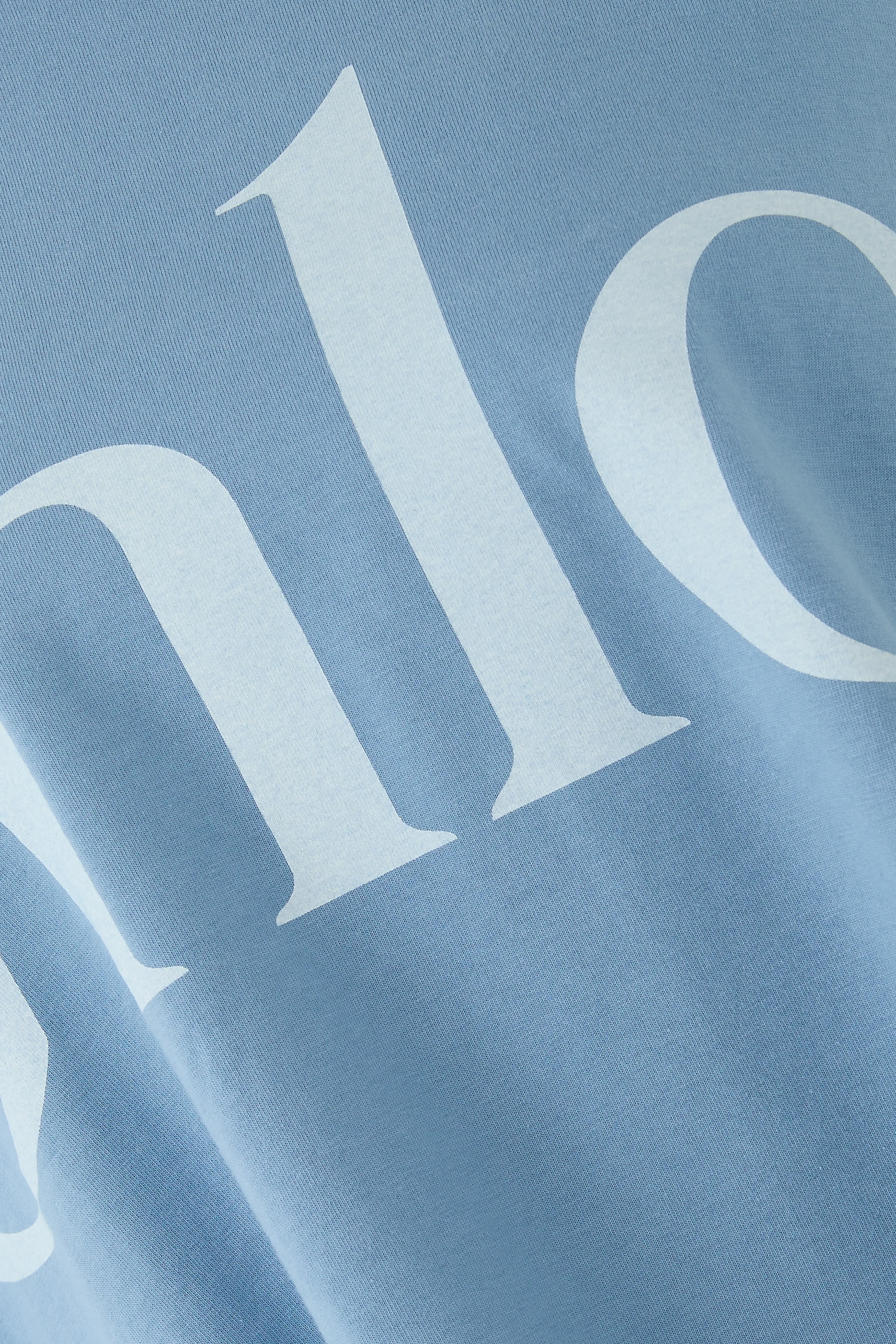 تيشيرت بقصة قصيرة مربعة  بشعار الماركة قطن جرسيه 