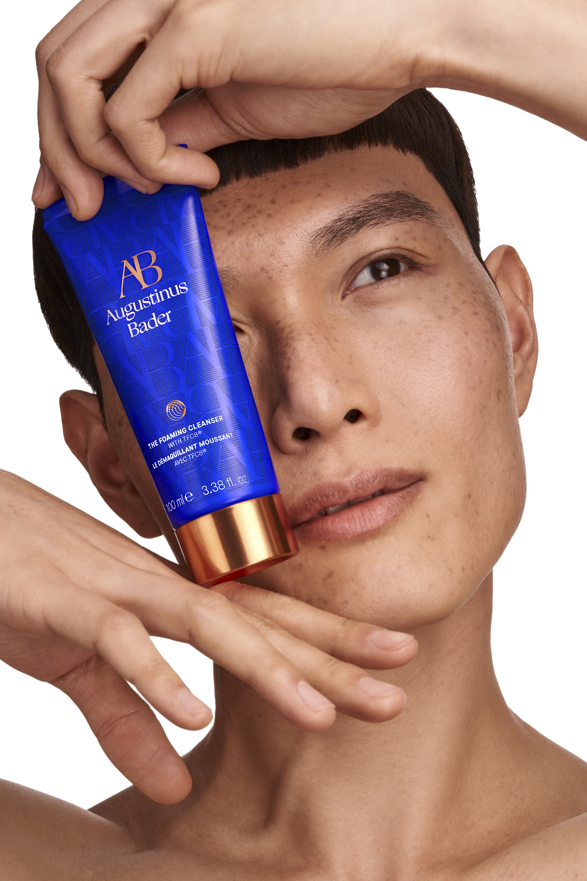 غسول رغوي لتنظيف البشرة